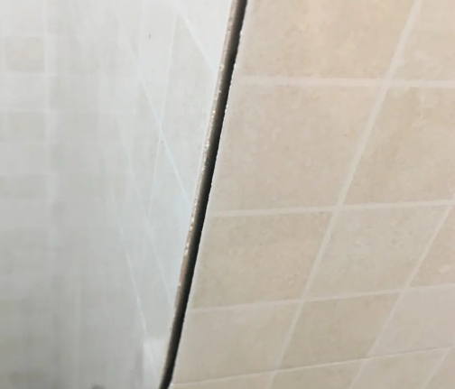 错那瓷砖空鼓维修公司分享阳台瓷砖脱落的修复过程可以分为以下几个步骤
