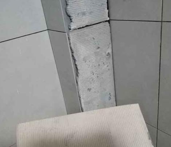 错那瓷砖空鼓维修公司分享下厨房瓷砖脱落的补救措施。